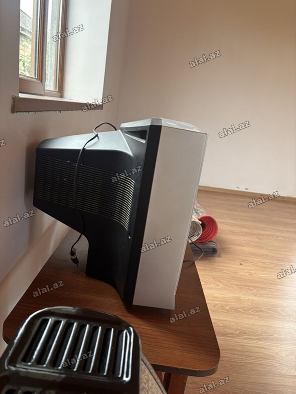 Genius CRT televiziya - Ekran: Kineskop (CRT), təxmini 29–32"