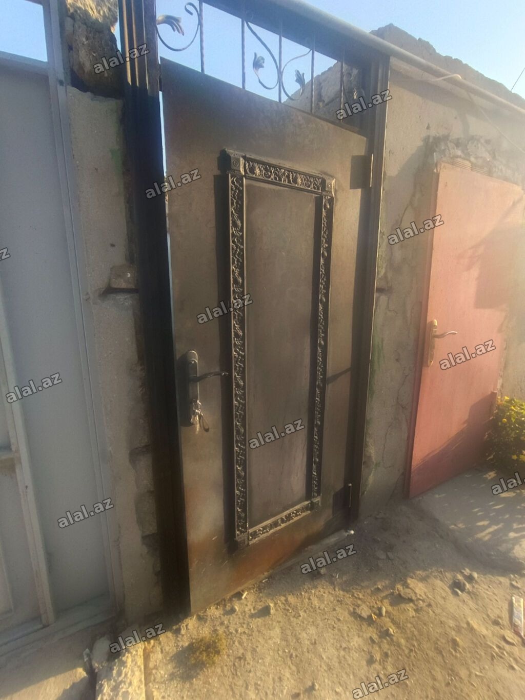 3 otaqlı, 78 kv. m, Təmirsiz