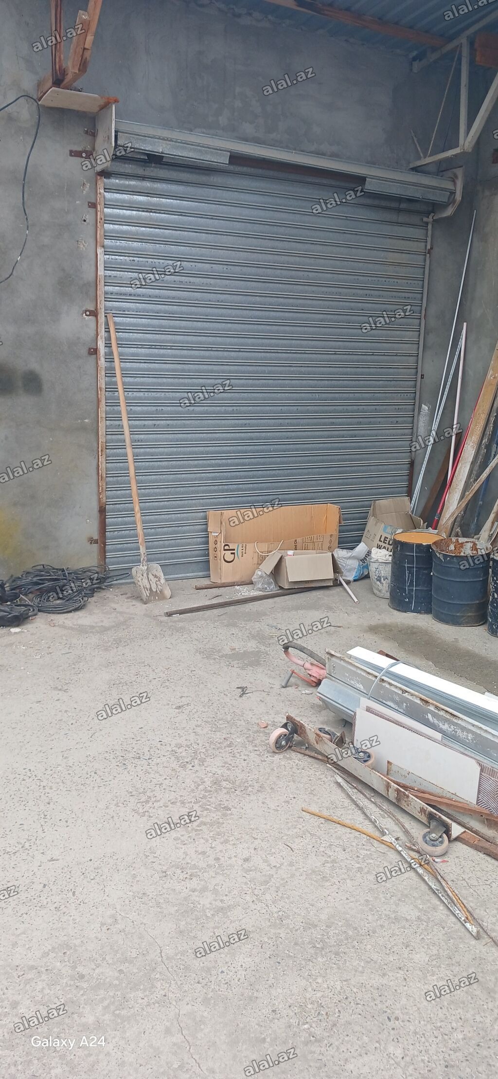 Metal jalüz qapı - Material: galvanizli polad lamellər - Rəng: boz