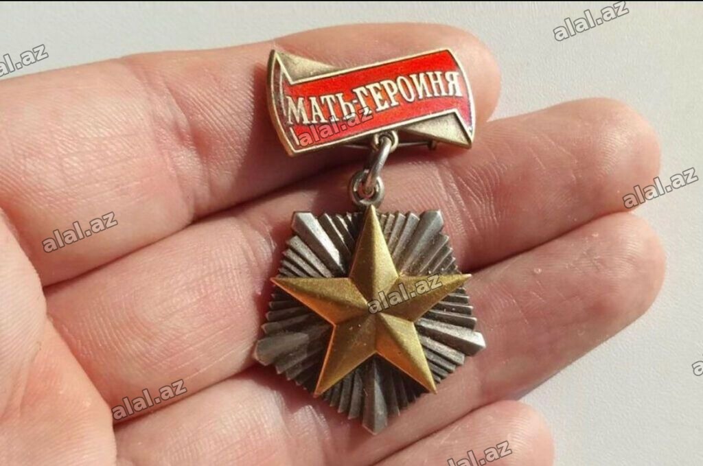 Qəhrəman Ana medalı. SSRİ-də verilən ən yüksək 3 cü medal. Ümumi