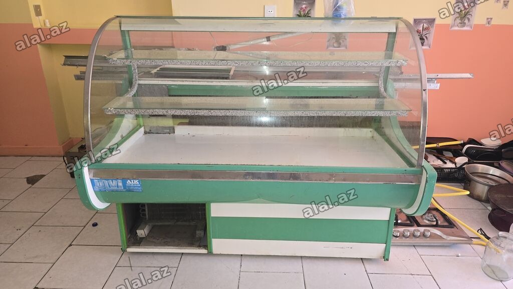 Vitrin soyuducu satılır. Ülvi markası. 350 azn