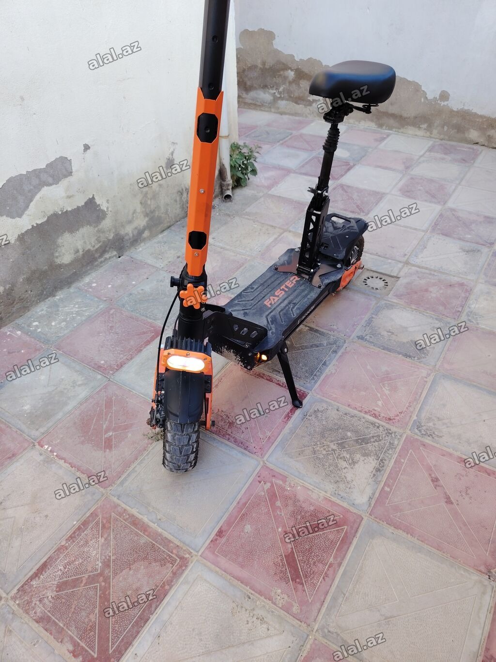 İşlənmiş Elektrik samokat  12", 751 - 1000 Vt,  45 km/s, Ünvandan götürmə