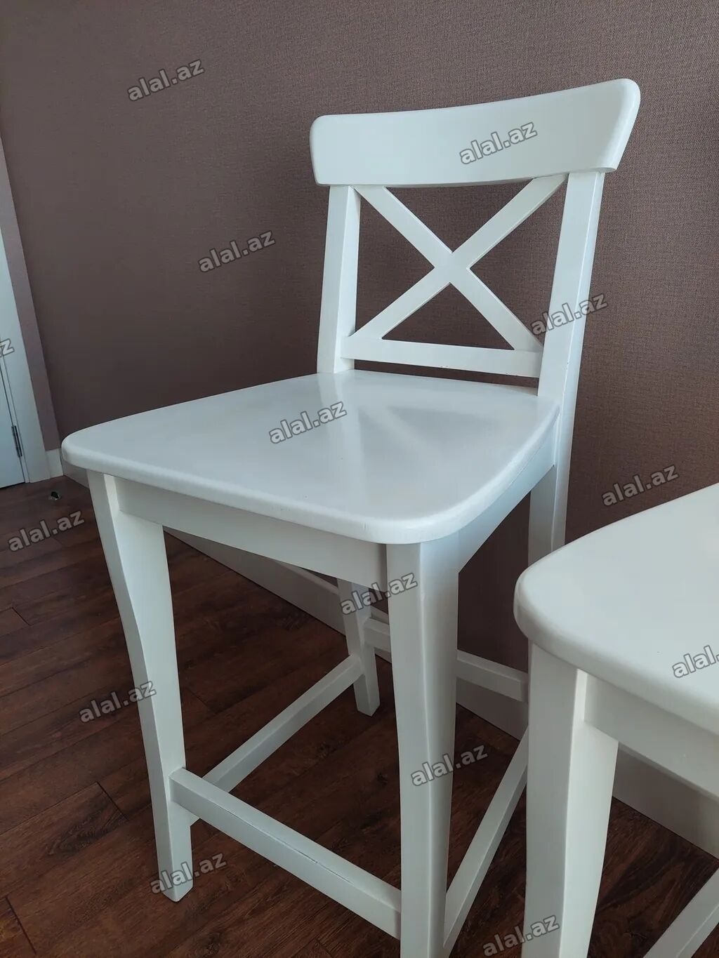 Ağ rəngli taxta bar stulları – 4 ədəd - Klasik “X” formalı bel dayağı