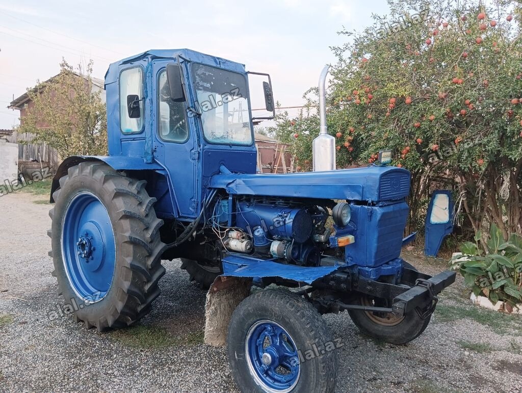 Traktor MTZ (Belarus) tipli, kabinəli, mavi rəng. - Dizel mühərrik