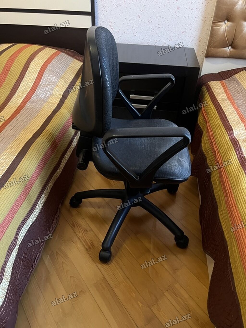 Ofis/kreslo tipli iş stulu - Rəng: qara - Material: plastik karkas