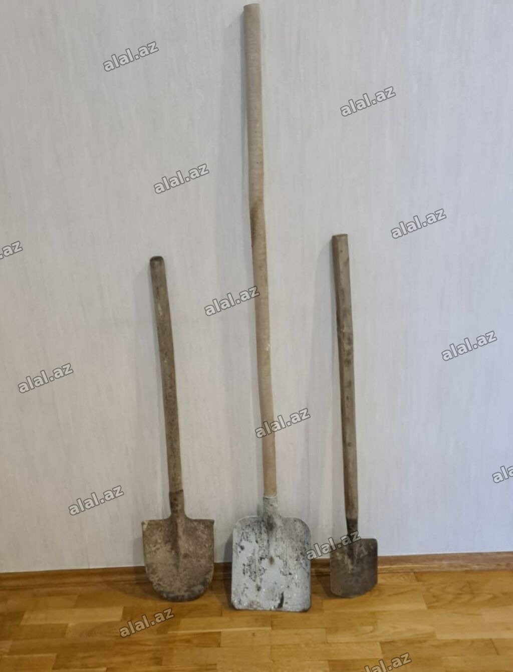 SSRi istehsalı, möhkəm metal Böyük 8 man. balaca- 7 man . Ən