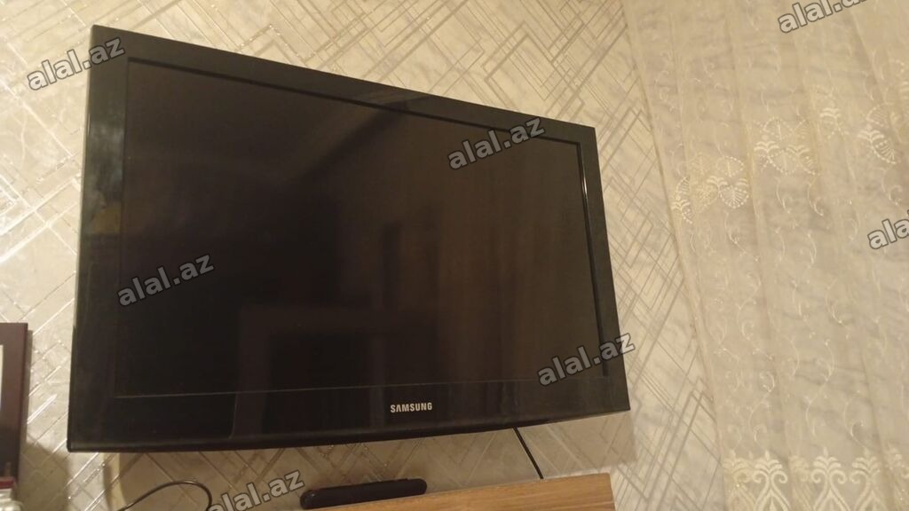 Samsung LCD televizor - Ekran: təxminən 32" (82 sm diaqonal) - Panel