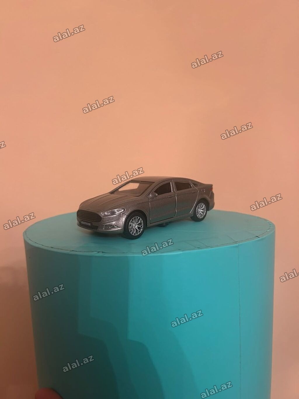 Metal miniatür sedan model avtomobil - Korpus: metal gövdə, detallı