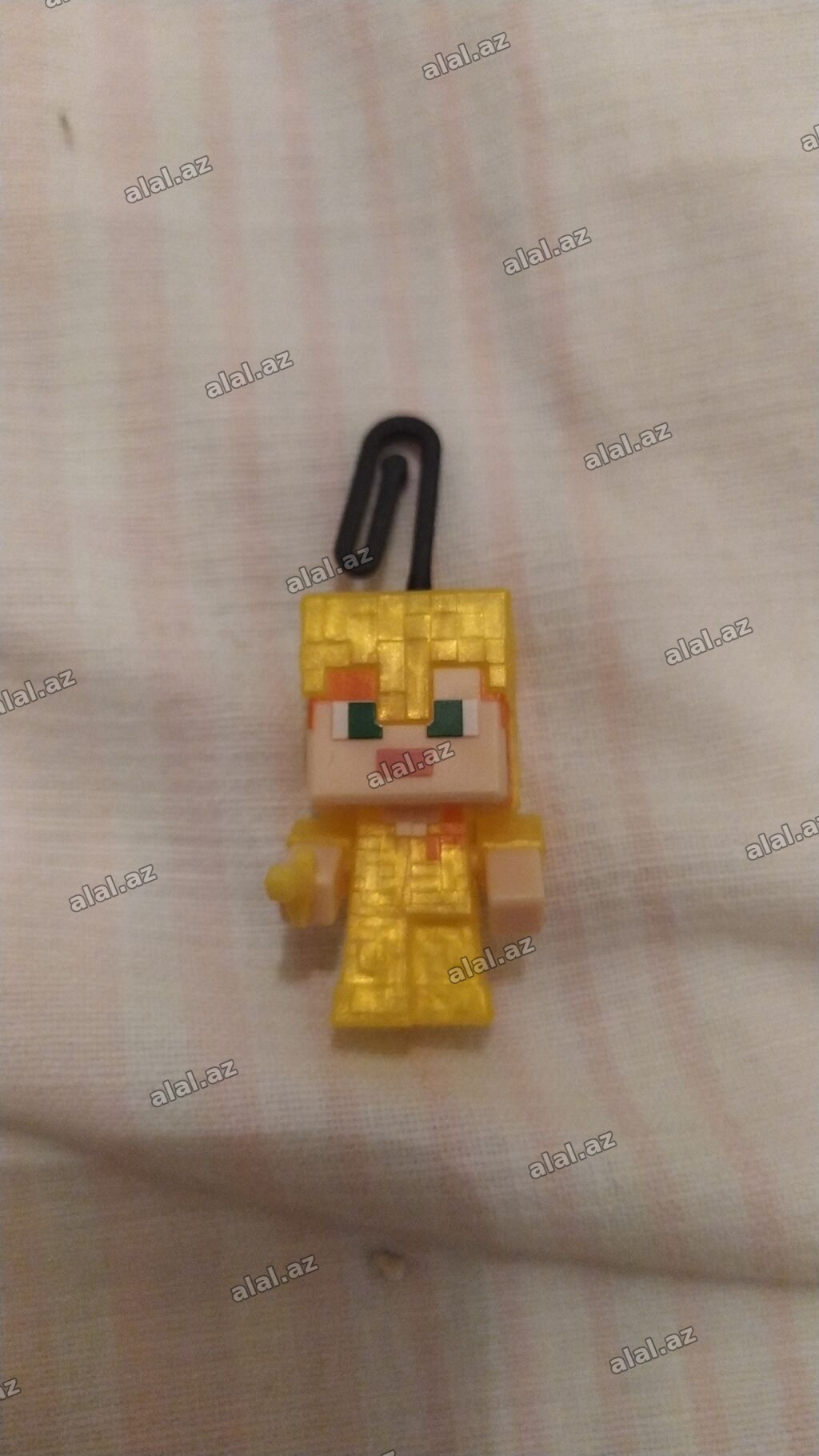 Minecraft temalı asqı fiqur - Dizayn: Qızılı zirehli kvadrat formalı