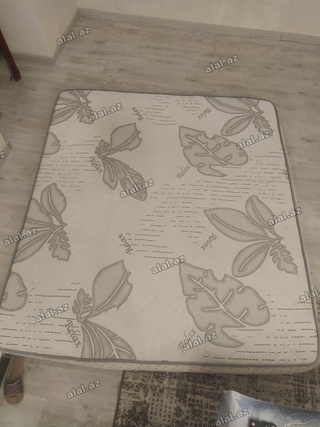 Matras yaxsu vezyetdedir təzədir Uzunu 2metr Eni 1.80 metr Qiymetle
