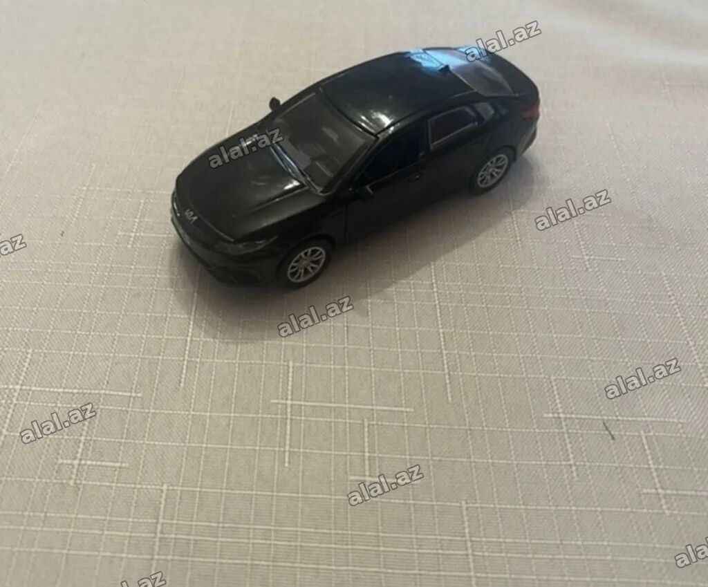 Qara rəngli metal oyuncaq avtomobil – Kia K5 modelinə bənzər sedan