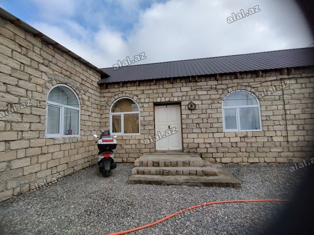 3 otaqlı, 105 kv. m, Kredit yoxdur, Orta təmir