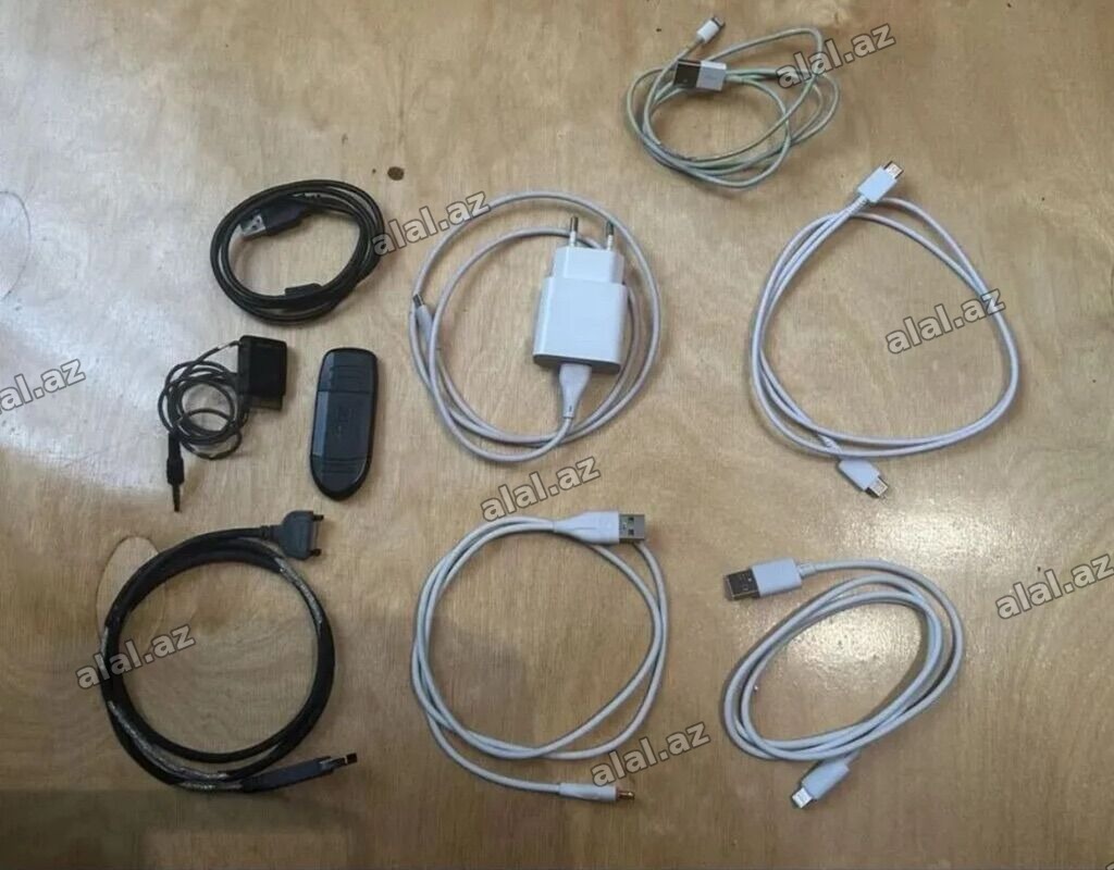 Elektron aksesuarlar dəsti Dəst tərkibi: - Divar adapteri (EU fiş)