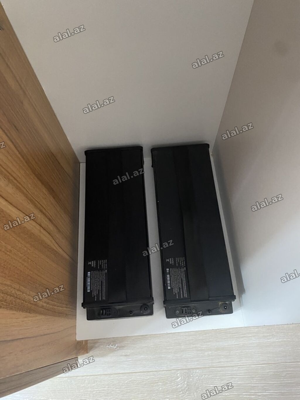 2 ədəd 20 amperlik baterya ikisi bir yerdə+1 ədəd adapter üzerinde 750