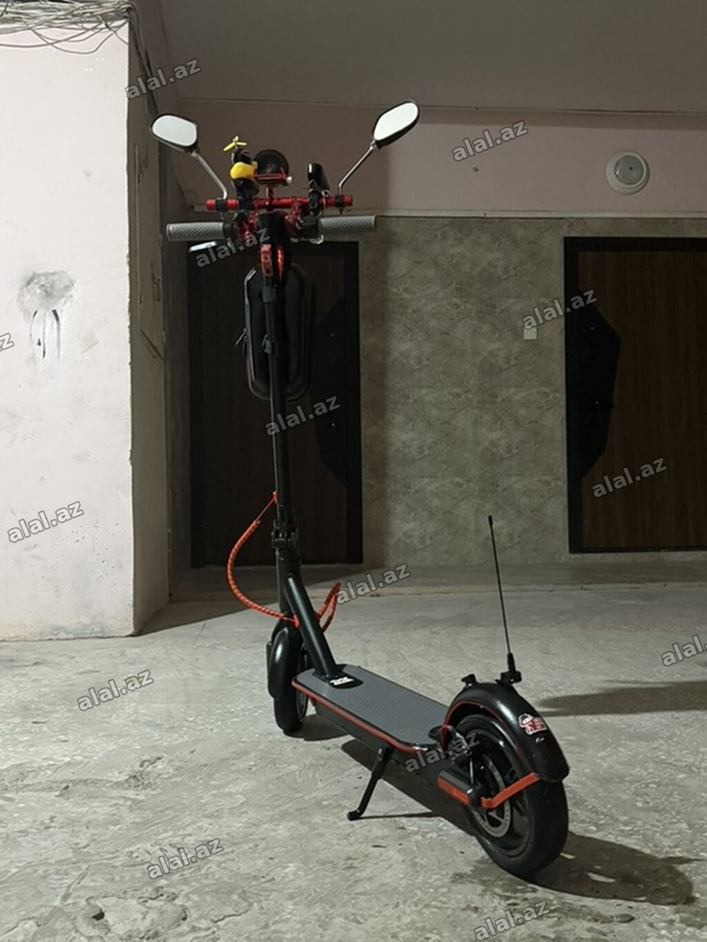 İşlənmiş Elektrik samokat 6", 251 - 350 Vt, 26 - 35 km/s, Ödənişli çatdırılma