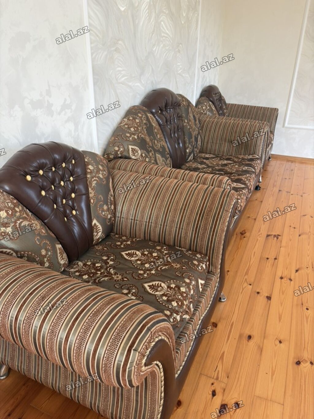 Klassik üslubda yumşaq mebel dəsti - Tərkib: 1 ədəd ikili divan, 2
