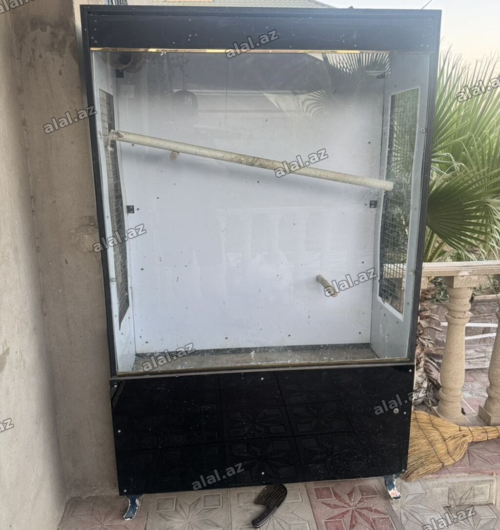 Böyük ölçülü quş qəfəsi/voli­er - Material: möhkəm metal karkas, şüşə