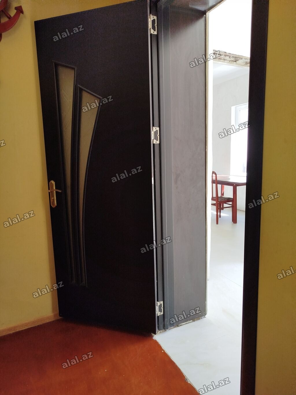 Qapı – daxili otaq qapısı - Material: MDF/laminat səthli, tünd