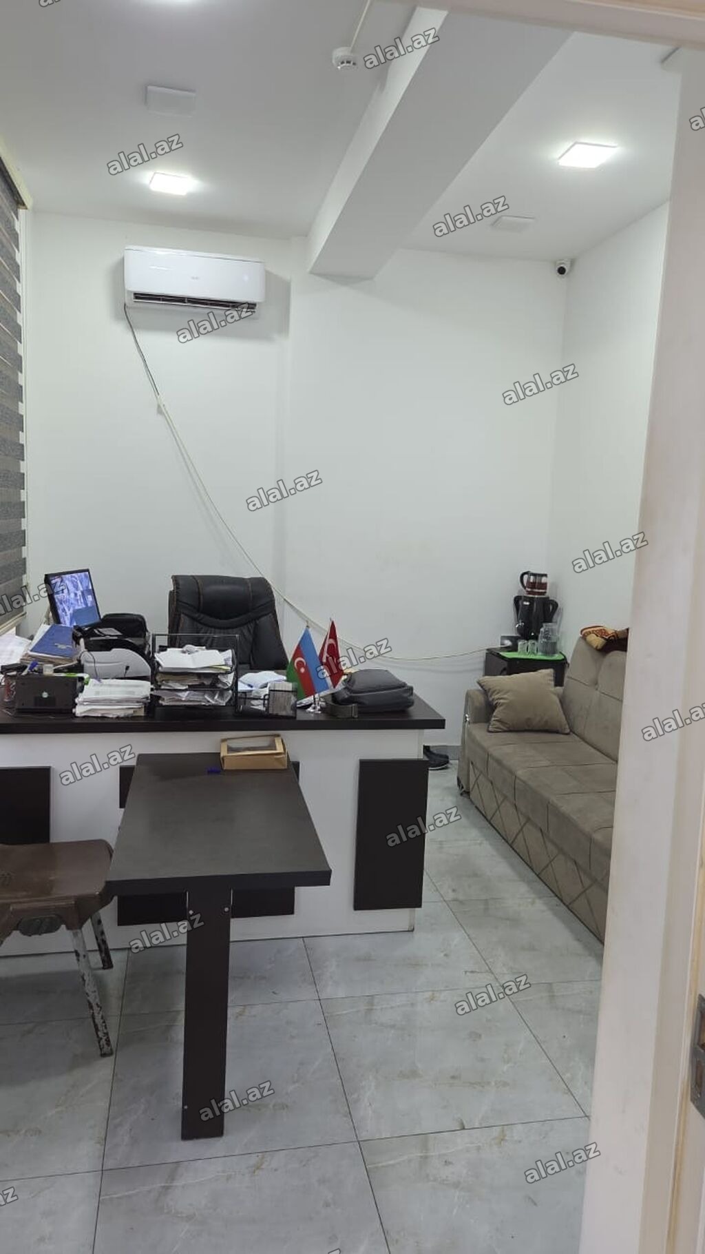 Mini-market və idman zalı avadanlıqları ilə birlikdə satilir. - Geniş