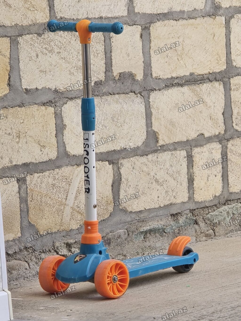 Uşaq skuterı – 3 təkərli model - Rəng: mavı-göy gövdə, narıncı