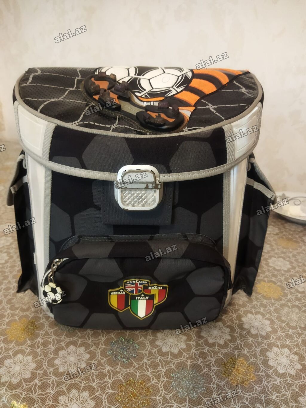 Futbol temalı məktəb çantası - Bərk formaya malik karkaslı modellə