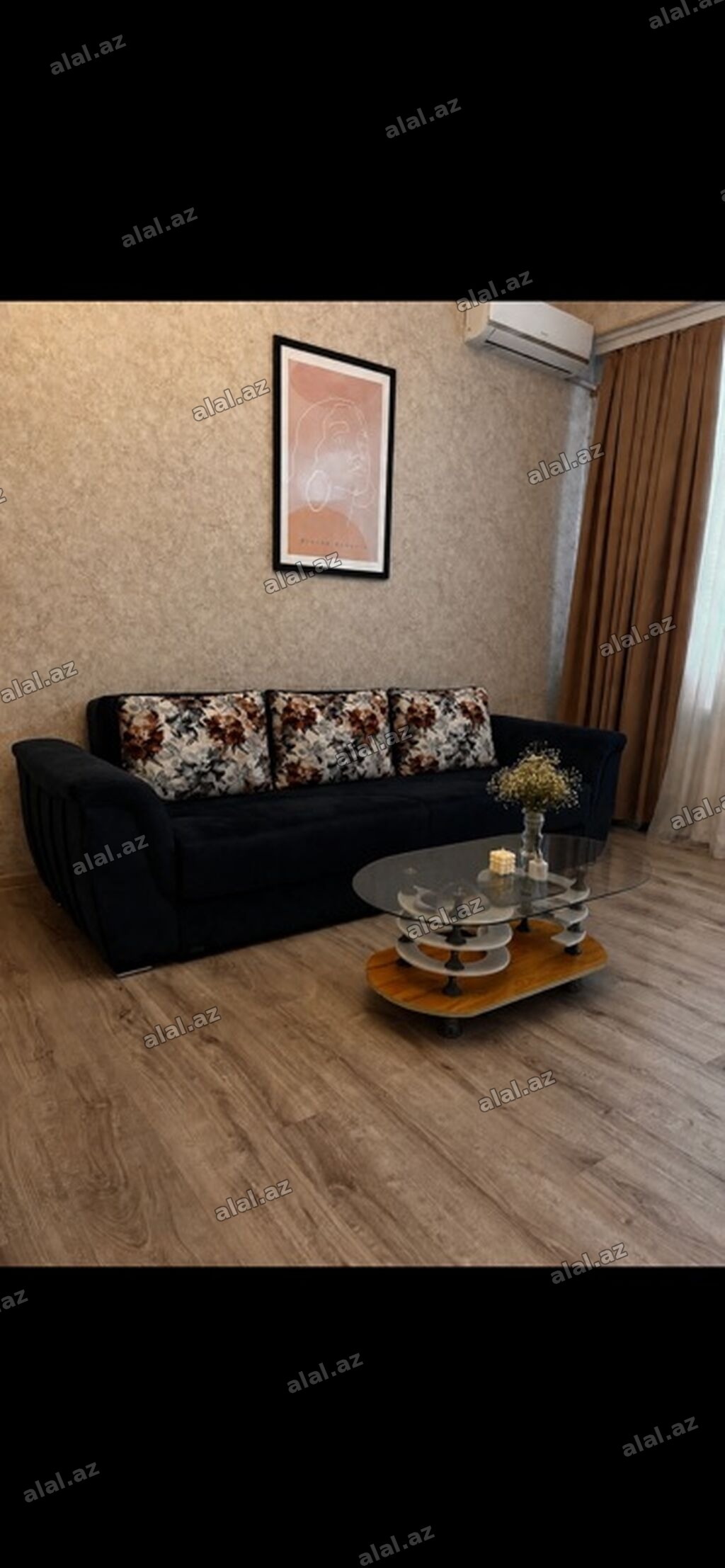 Qara rəngli, yumşaq toxumalı üç yastıqlı divan - Rəng/material: Dərin