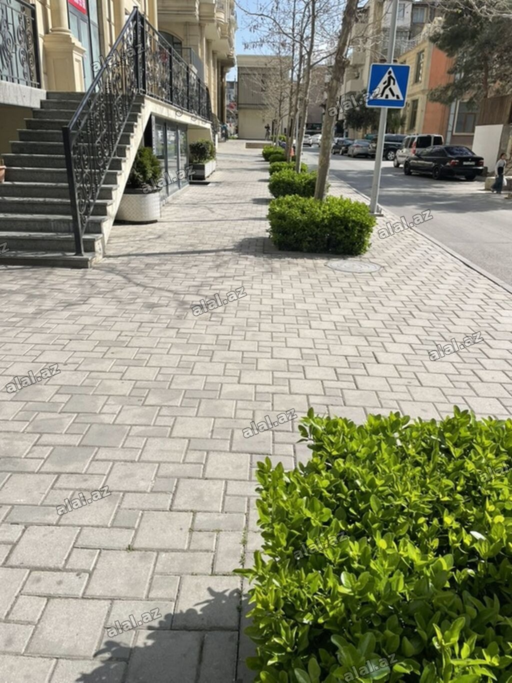 Nəsimidə Ağcicəyim gül dükanı qarşısındakı Azadlıq rezidensin