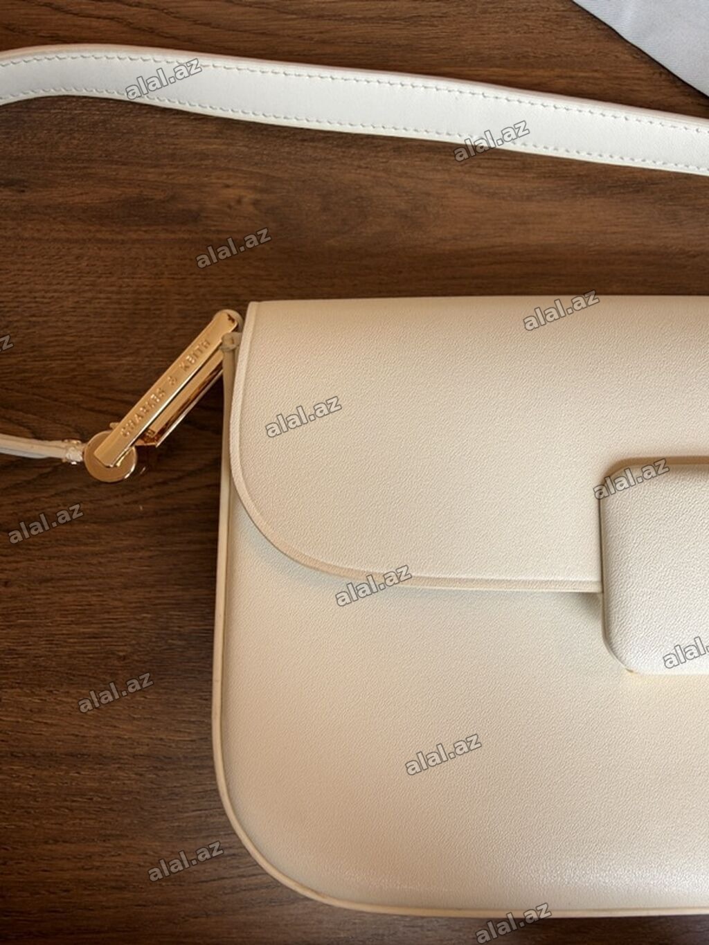 Charles & Keith markalı qadın çantası Zərif açıq bej rəngində