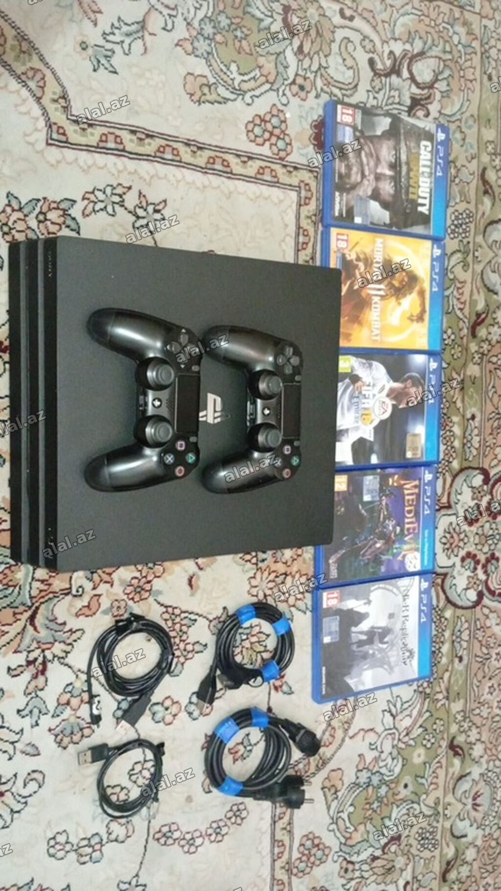 PlayStation 4 Pro (CUH-7116B) oyun konsolu paketi Komplekt: - PS4 Pro