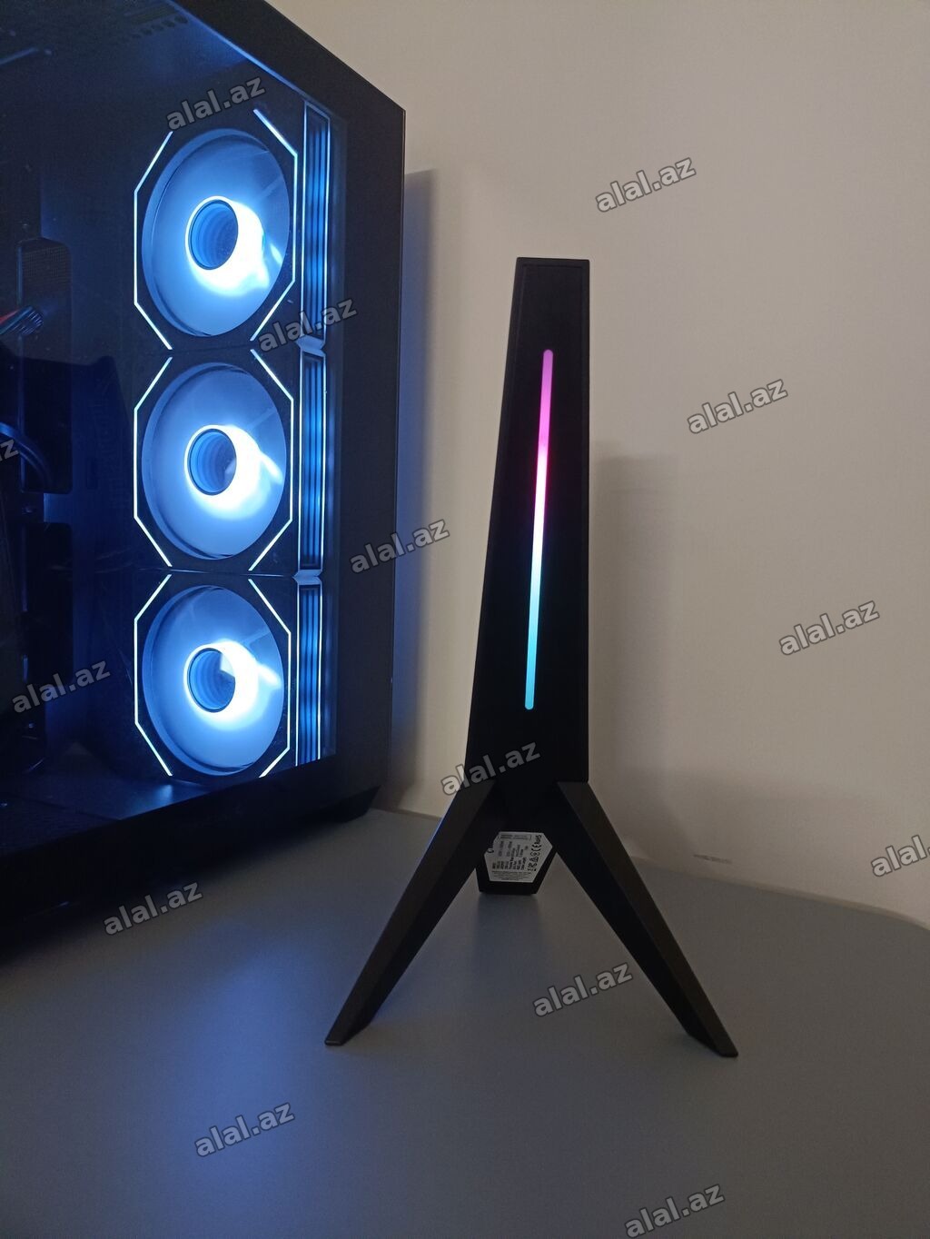 Nausnik Stendi(2 x usb 3.0)(1 aux port)(4 fərqli rgb rejimlər)