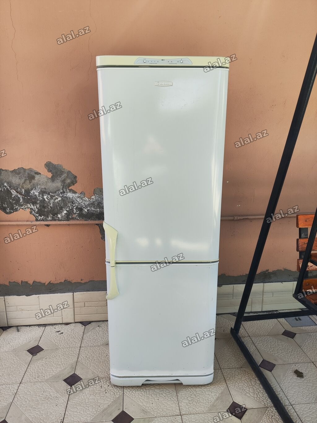 İşlənmiş 2 qapılı Biryusa Soyuducu Satılır, rəng - Ağ, Dolab içi