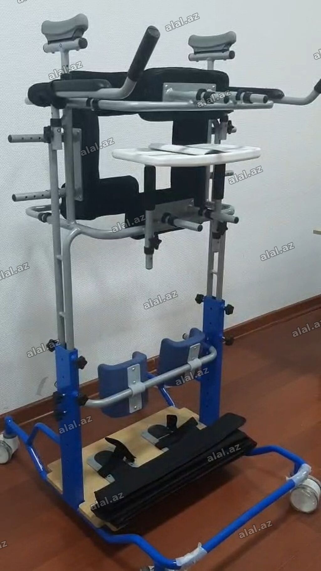 Uşaq/yeniyetmələr üçün reabilitasiya vertikalizatoru (dayaqla ayaqda