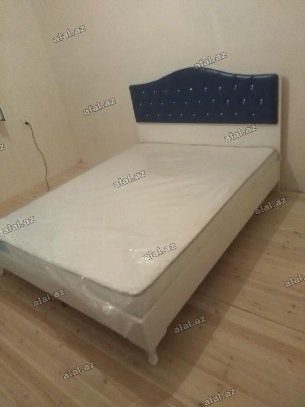 Çarpayı qalın matrasla