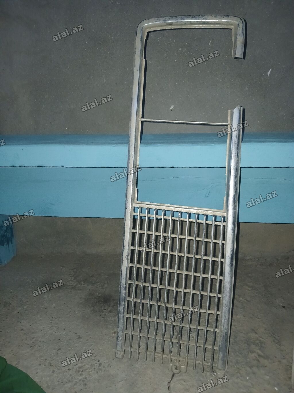 Məhsul: Avtomobilin ön radiator barmaqlığı (cüt hissə) Təsvir: -