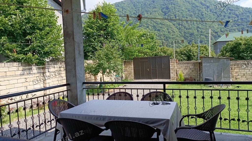 Qax rayonu İlisuya 5km məsafədə günlük kirayə ev. 2 yataq otağı var 5