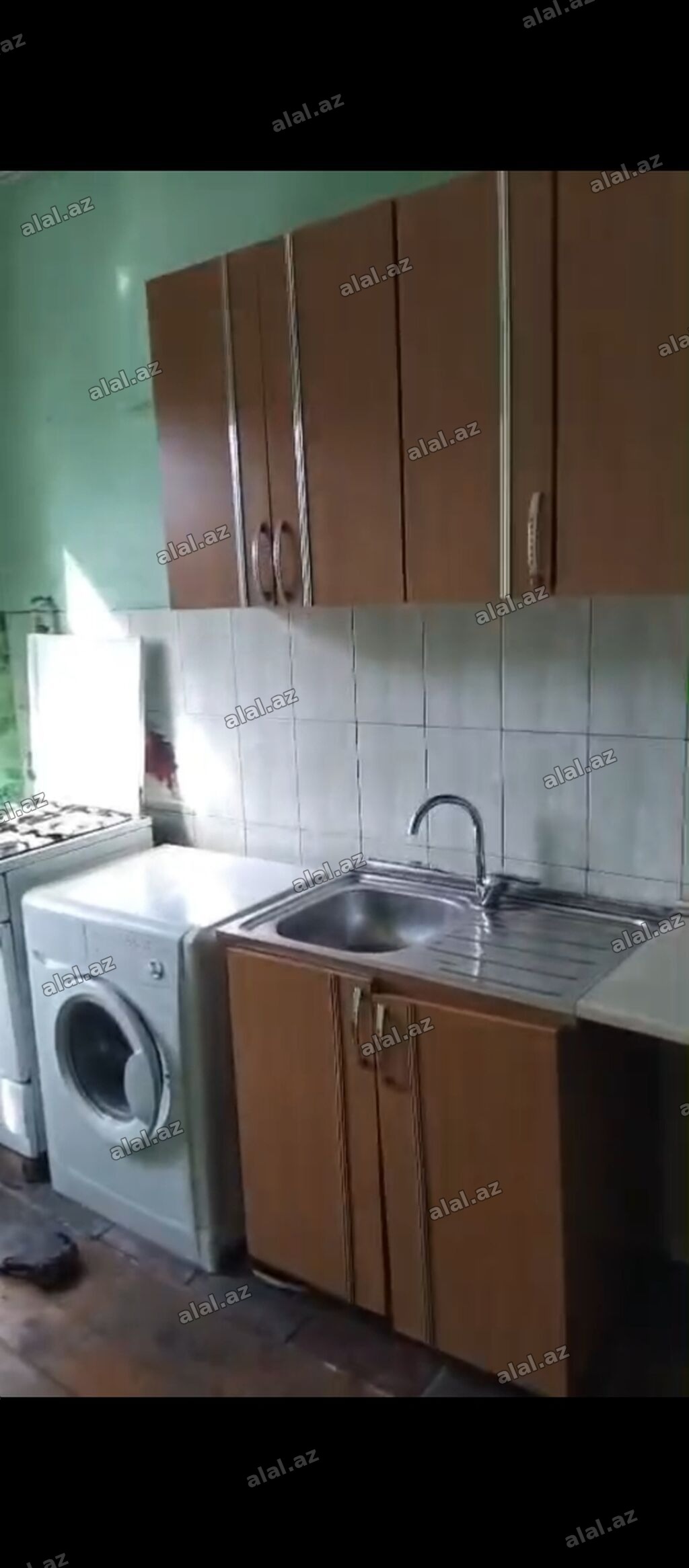 Ev Xətai rayonAğ Şəhər tərəfdə 8 noyabr prospektində ( köhnə