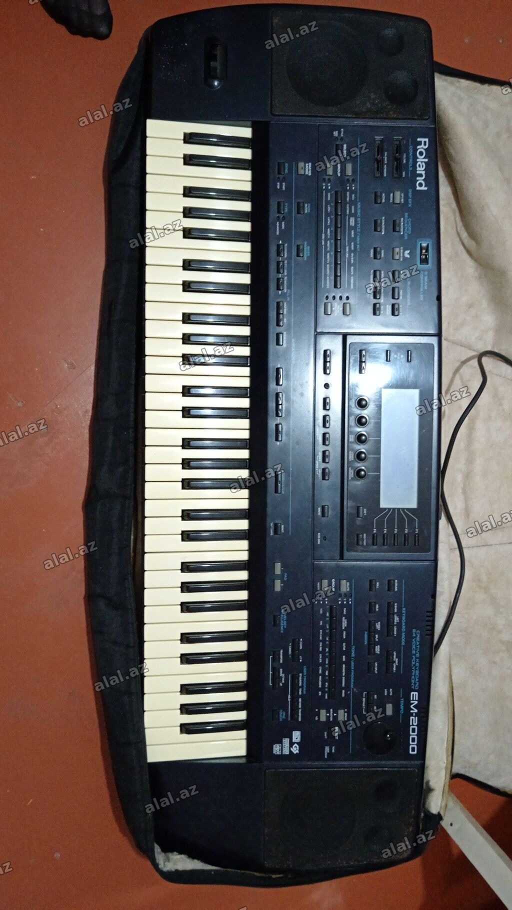 Roland EM-2000 aranjor sintezator - 61 klaviş, toxunuşa həssas -