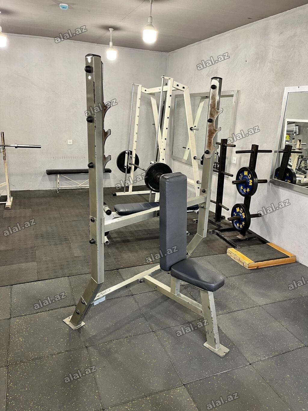 Shoulder press Olympic bench
Çiyin hərəkəti üçüb (Body Solid)