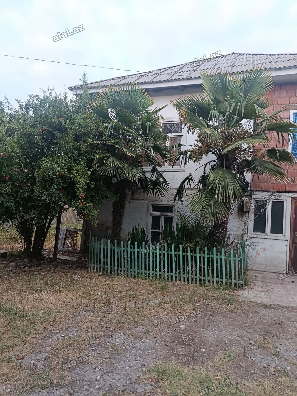 Satılır: həyətli iki mərtəbəli yaşayış evi - Ümumi təsvir: İki