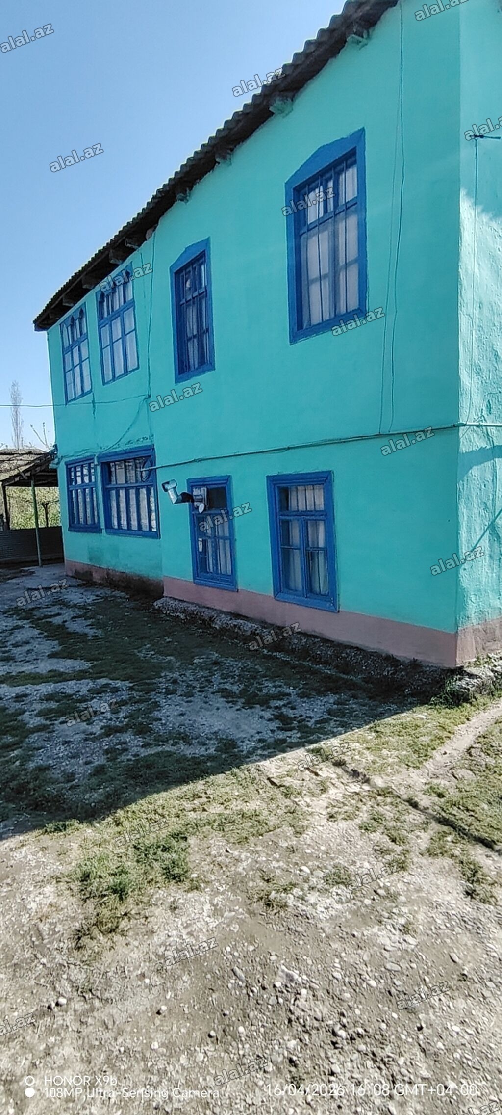 Satılır: Həyətli iki mərtəbəli ev Endirim olacaq. Sentiralni küçə