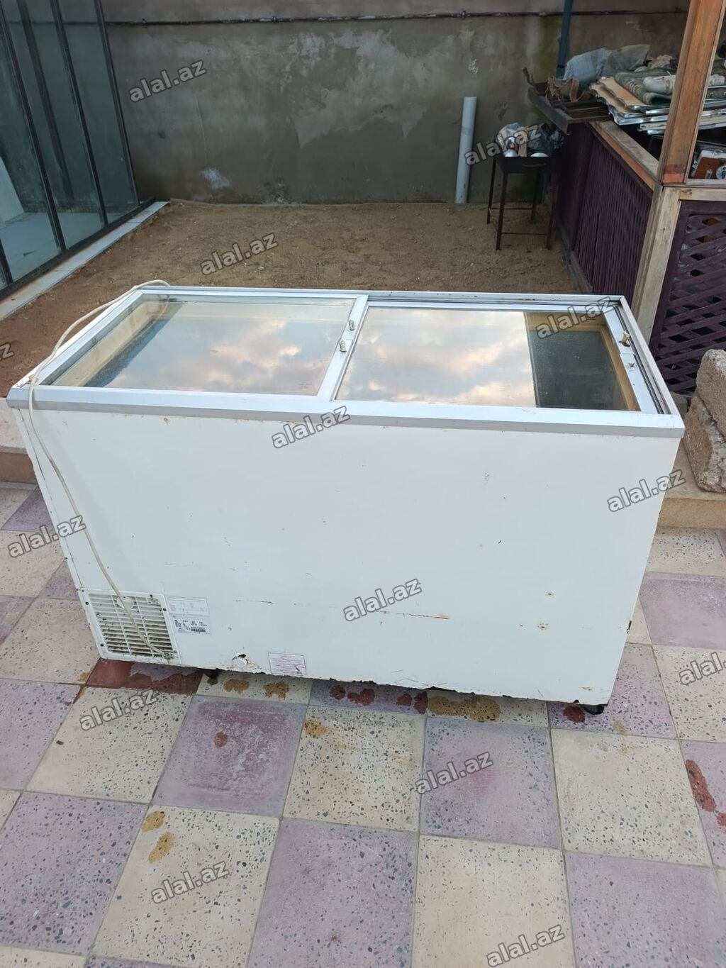 Şüşəli dondurucu