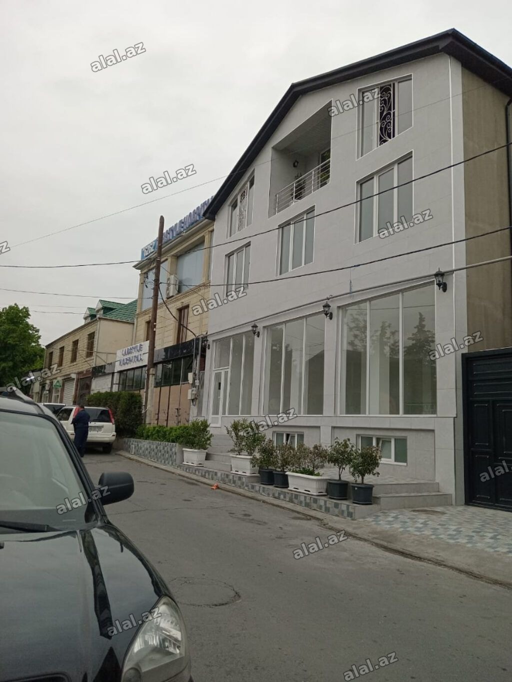 Zaqatala şəhərinin mərkəzində Ç.Atalov küçəsi 5-də yaşayış evinin 1-ci