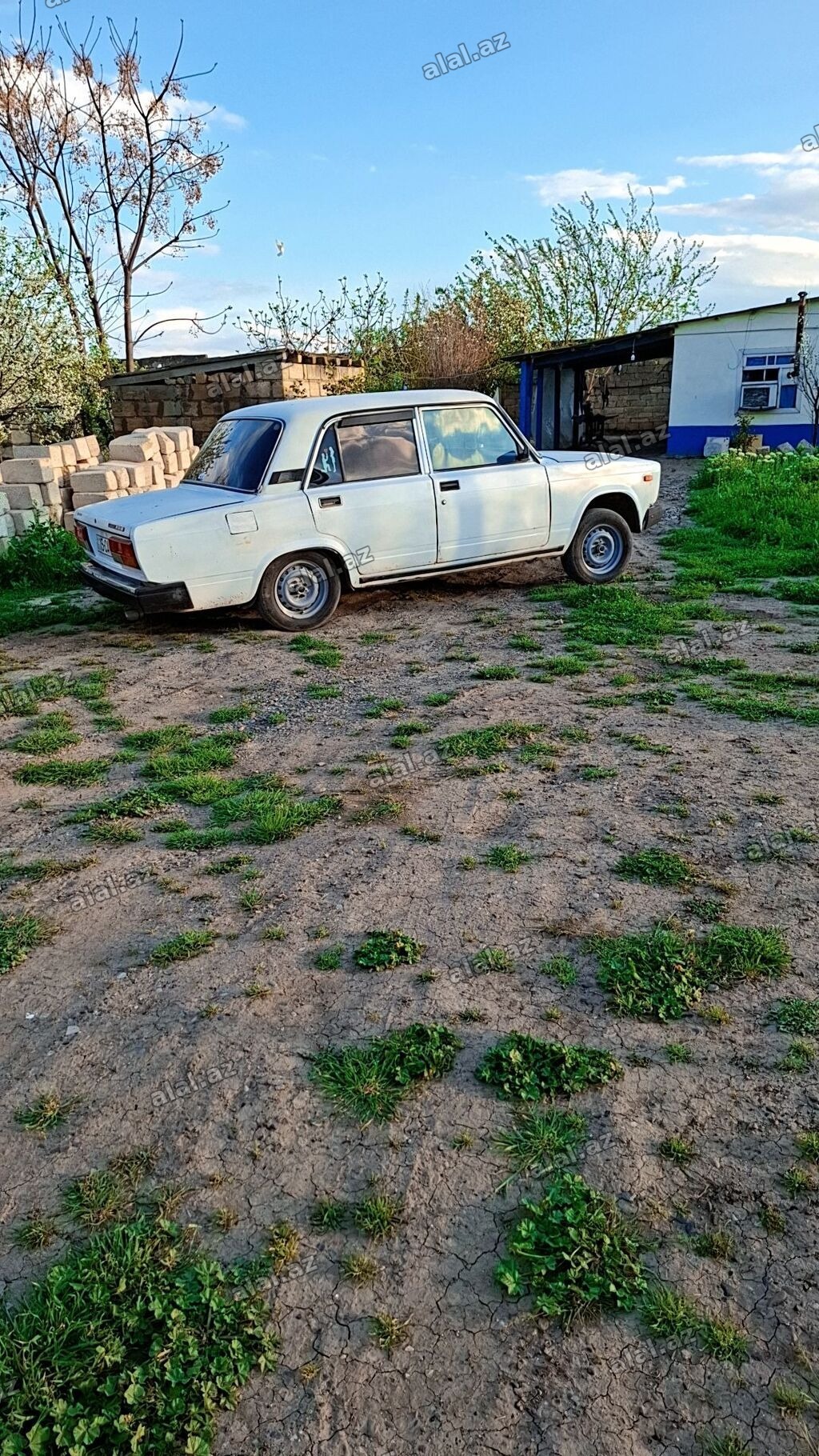 Maşın hər gun surulən maşındı kasmetik işləri var riyal alıcılar