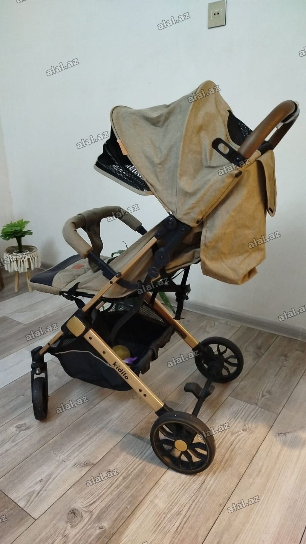 Kidilo uwaq arabasi. Yaxsi veziyyetde. 70 azn. Merdekan