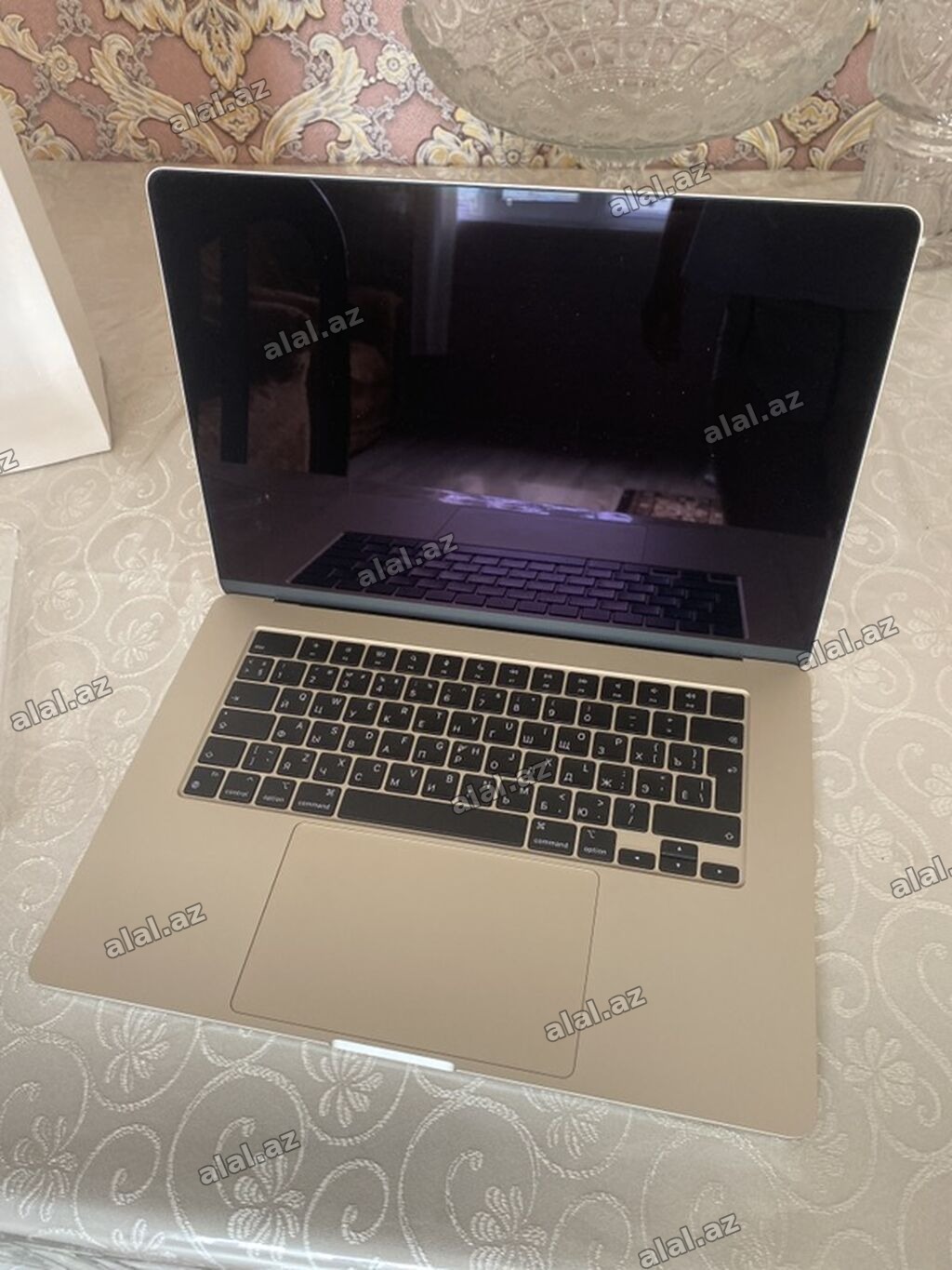 Apple MacBook (qızılı rəng) Əsas xüsusiyyətlər: - 15.6 inç Retina