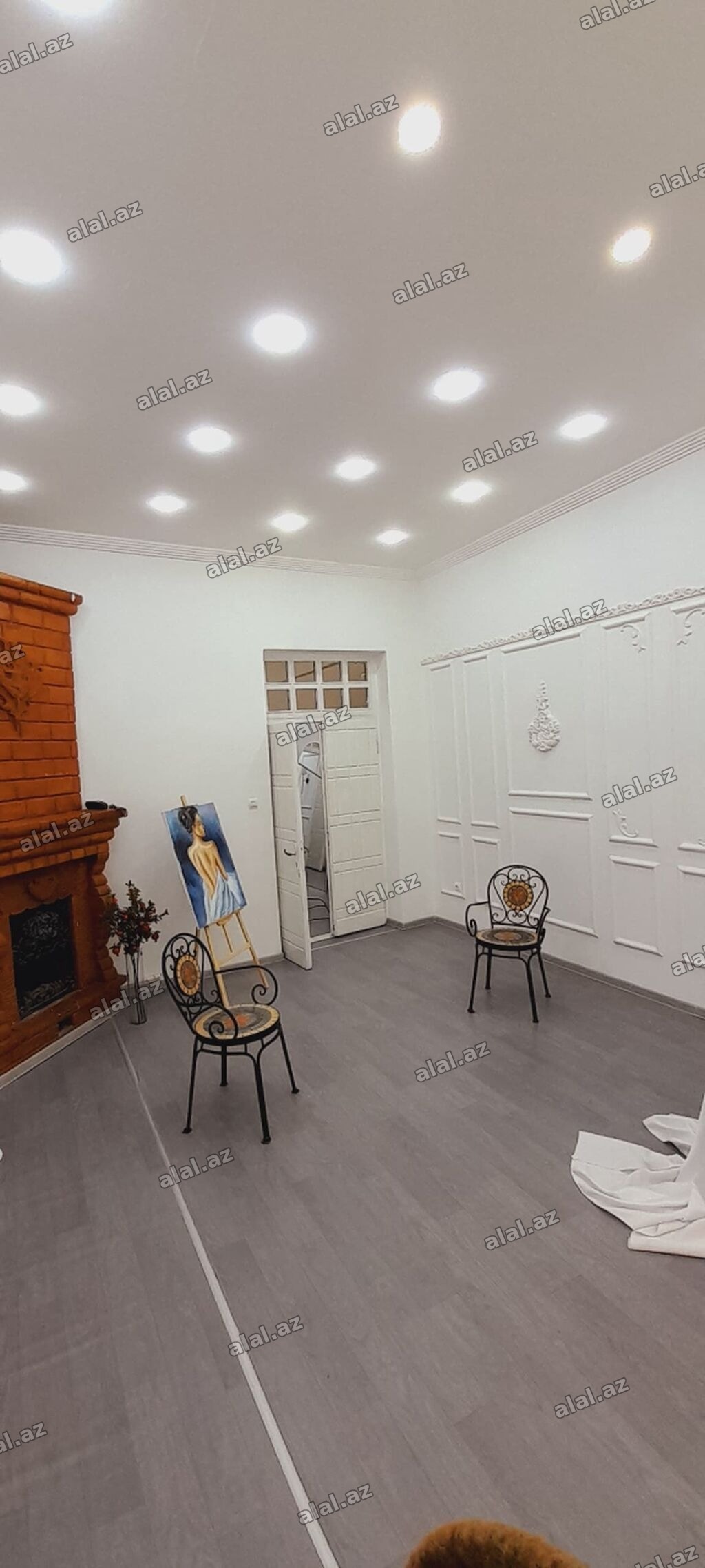 Nizami 145 kucesinde deniz Vagzalina yaxin,CRESCENT malla yaxin