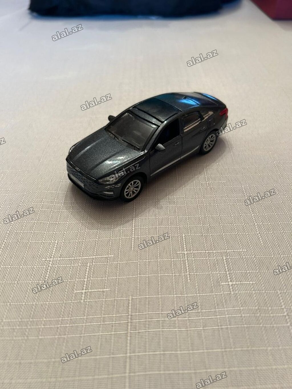 Metall oyuncaq avtomobil – sedan/krossover üslubunda mini model -