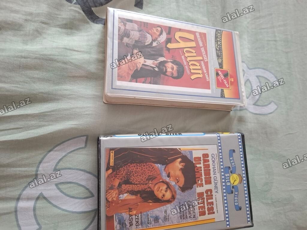 İki ədəd VHS video kaseti: biri “Yalan”, digəri isə “Dərdimden