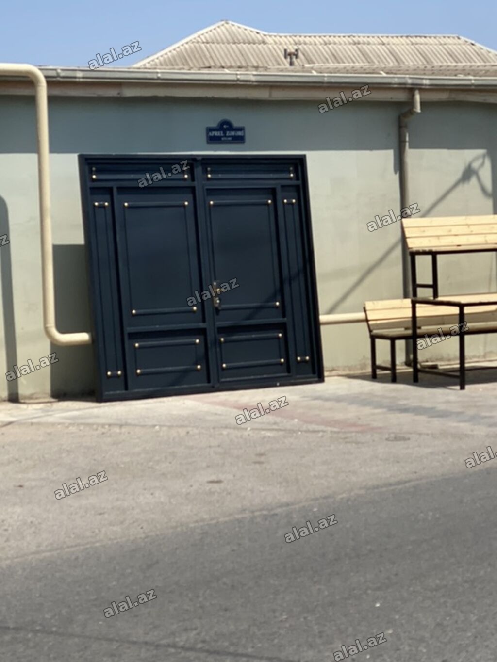 Tecilli qapi satilir yendi usdune taxilmayib hec razmer duz gelmir