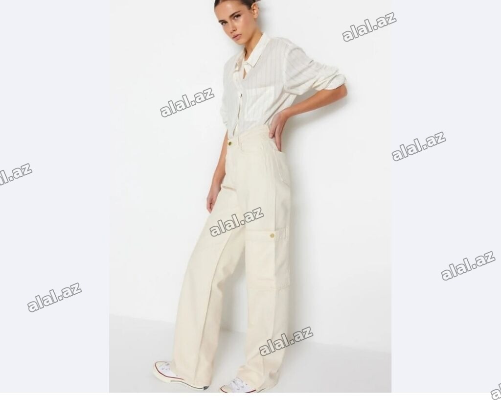 Yeni geyinilməyib 
ölçü sehv gelib deye satılır Ölçü 42 XL